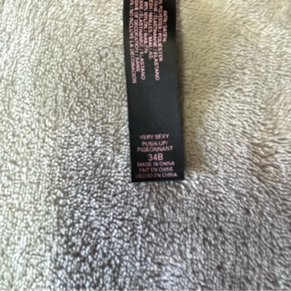 💕2/$35 💕 Victoria's Secret Neon Coral Very Sexy Pigeonnant Bra - Picture 7 of 8